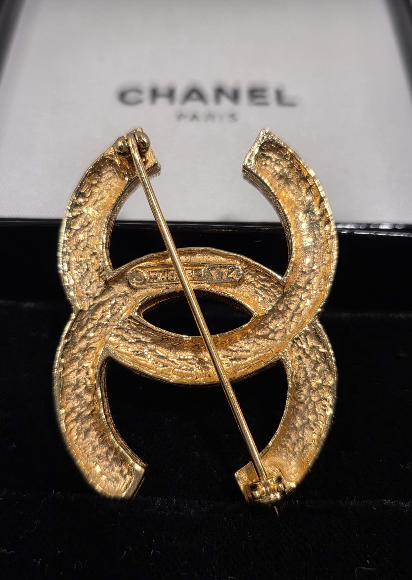 Chanel CC Logo Brooch Vintage – Gold‑Tone Rhinestone – LauLau