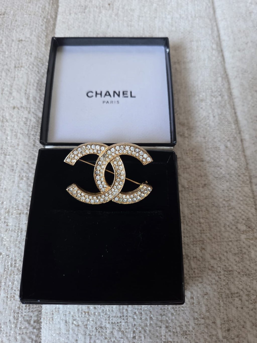 Chanel Broche Detail foto 2 Laulau Treasures