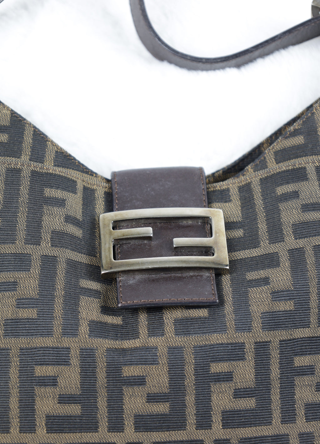 Fendi Mama Baguette detail gesp LauLau Treasures