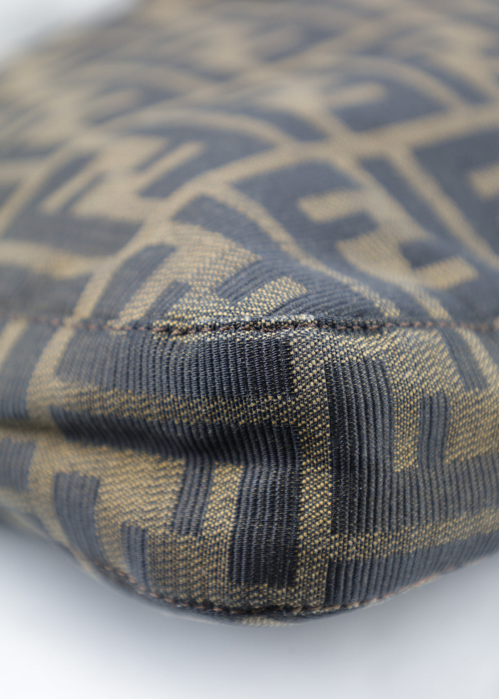 Fendi Mama Baguette detail hoek links LauLau Treasures