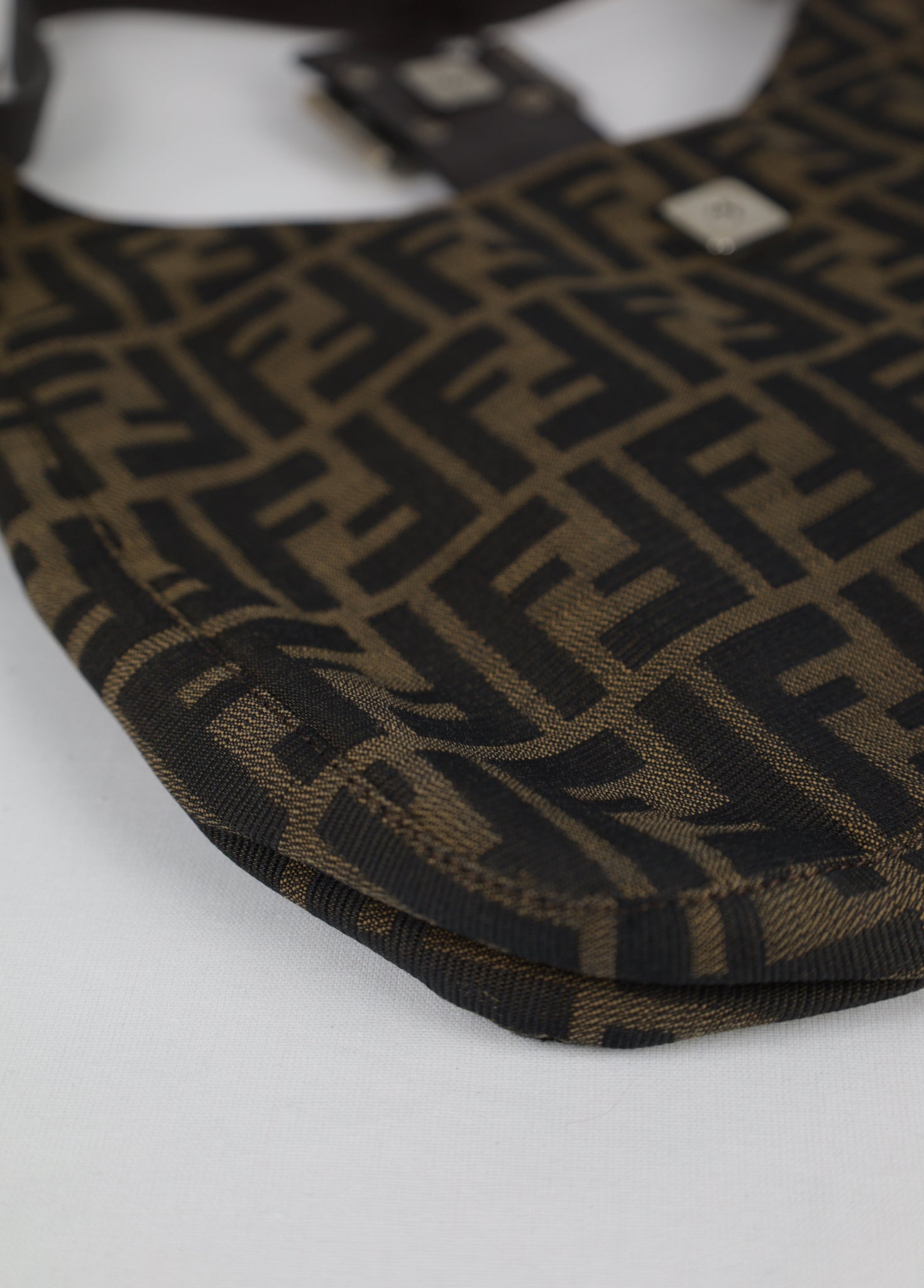 Fendi Mama Baguette detail linker hoek Laulau Treasures