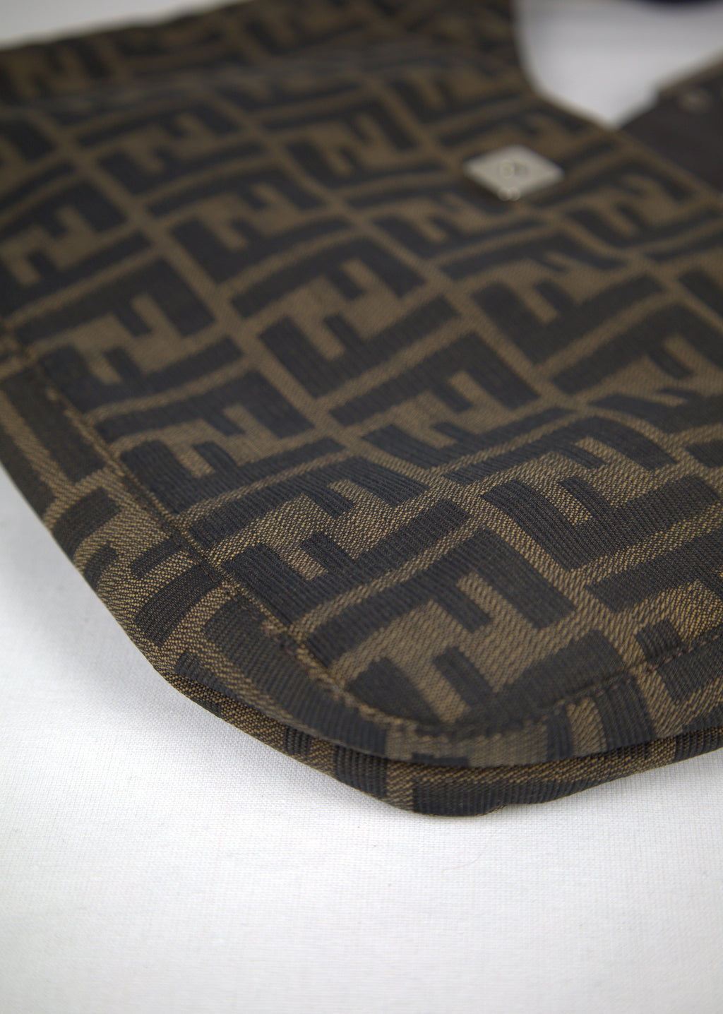 Fendi Mama Baguette detail rechter hoek LauLau Treasures