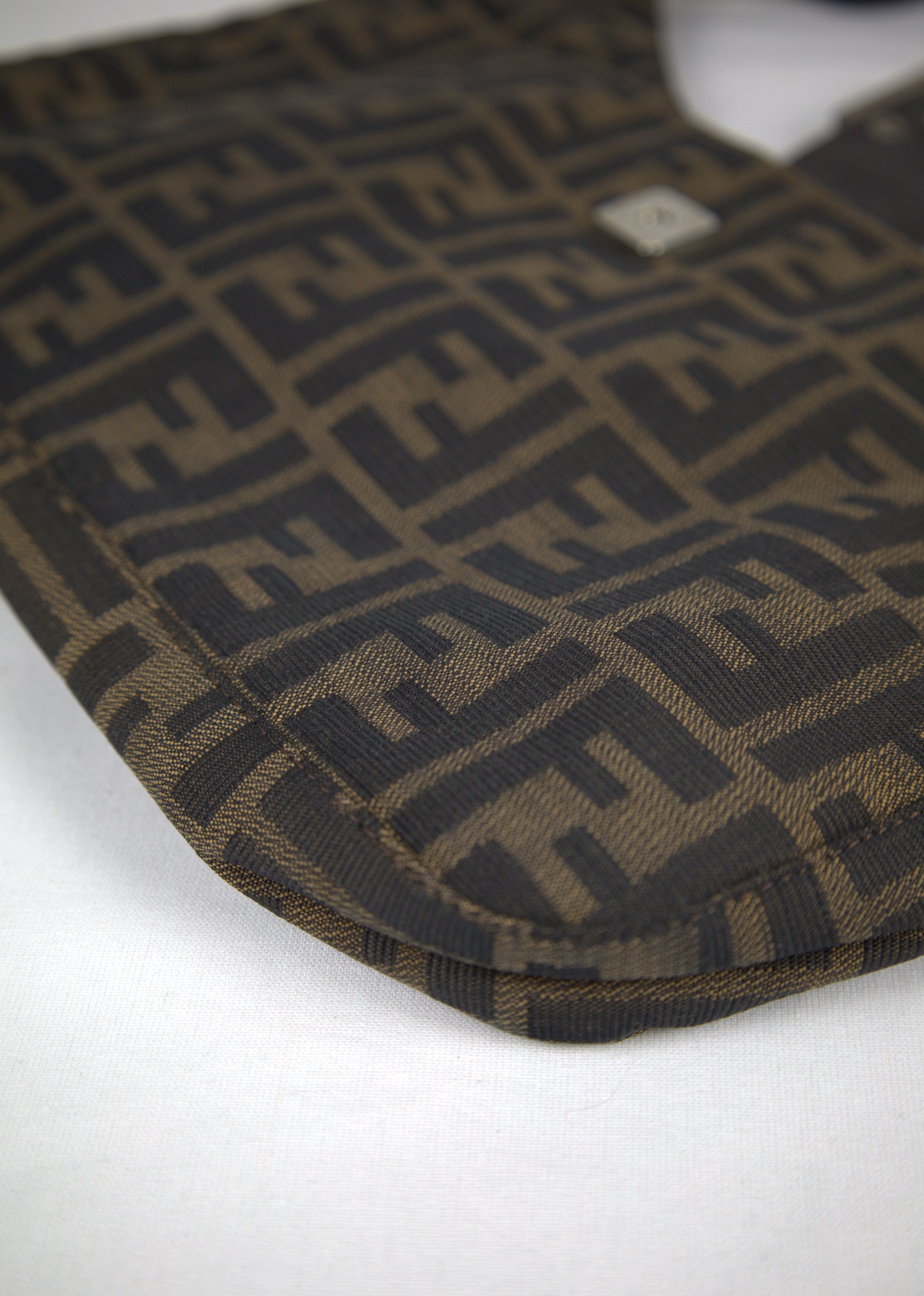 Fendi Mama Baguette detail rechter hoek LauLau Treasures