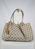 Gucci Canvas Medium Tote vooraanzich tLaulau Treasures