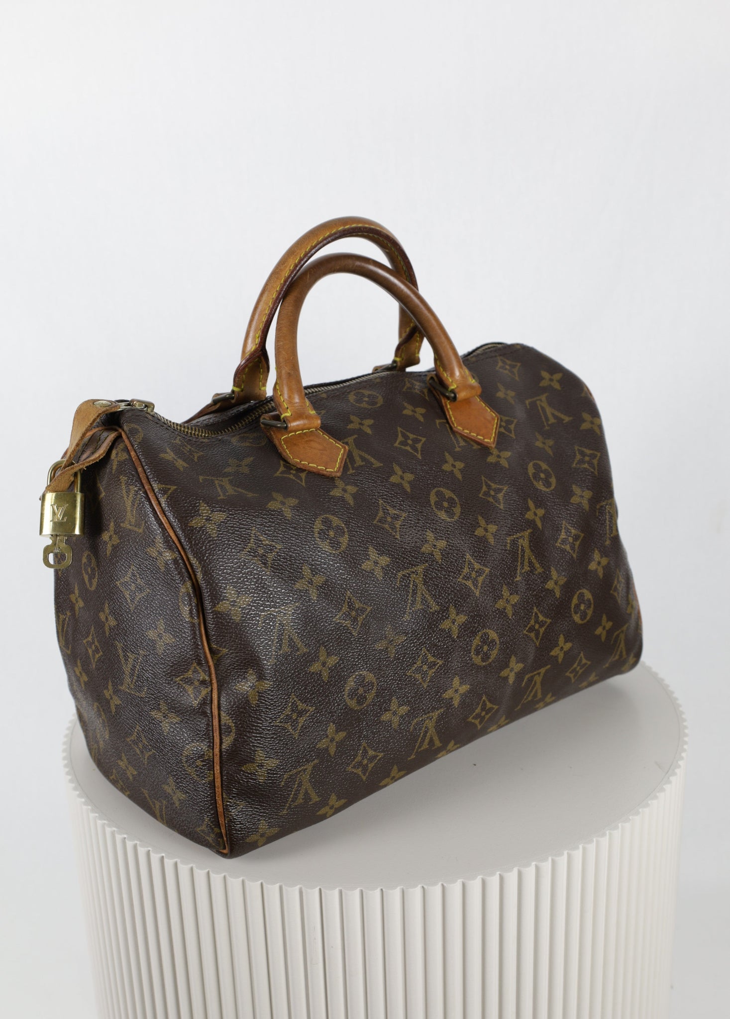 Vintage Louis Vuitton Speedy 30 en profiel met slot Laulau Treasures