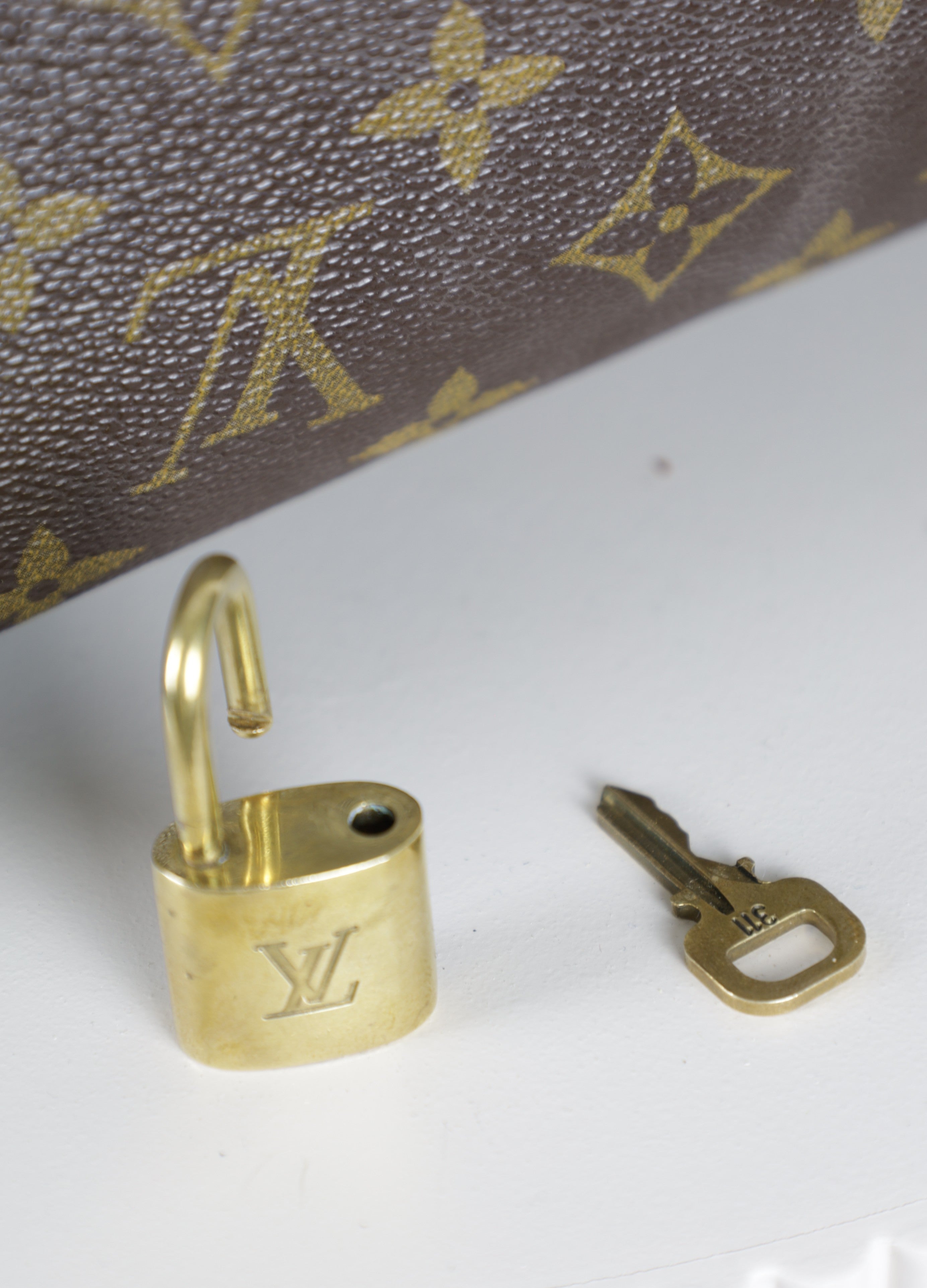 Vintage Louis Vuitton Speedy 30 lock acessory Laulau Treaures