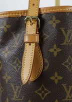 Vintage Louis Vuitton Mini Bucket bag in Monogram canvas - detail gesp 3 | Laulau Treasures