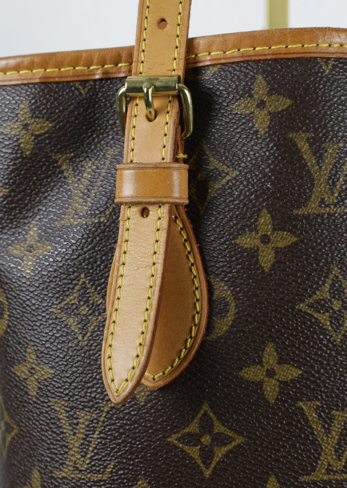 Vintage Louis Vuitton Mini Bucket bag in Monogram canvas - detail gesp 3 | Laulau Treasures
