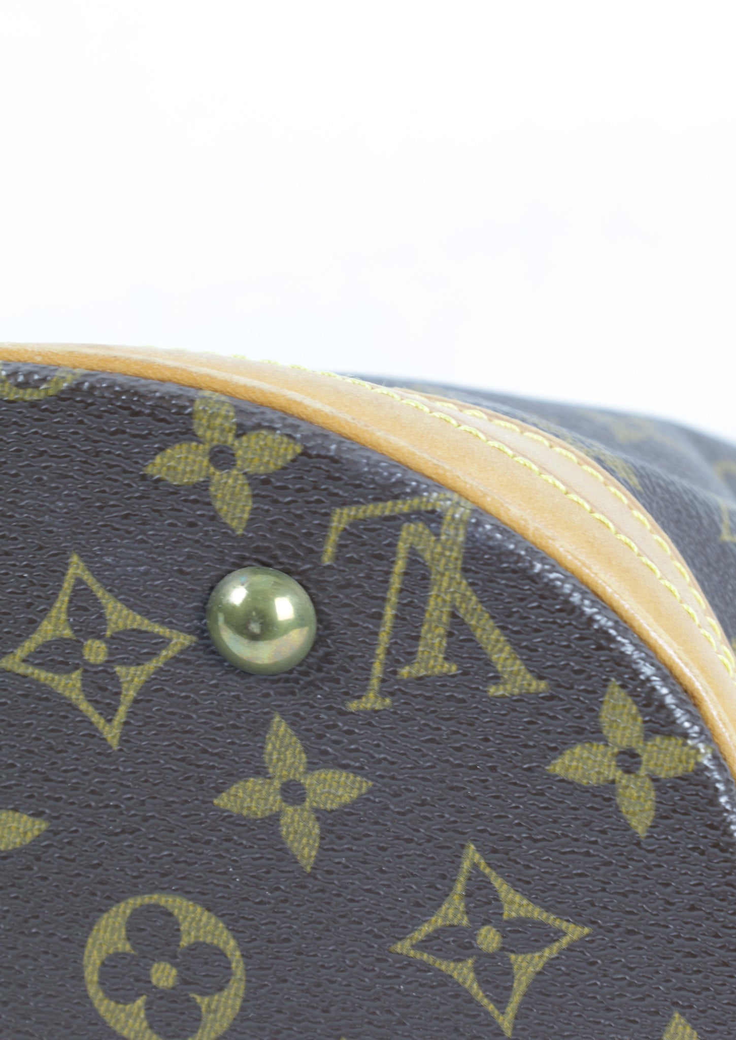 Vintage Louis Vuitton Mini Bucket bag in Monogram canvas - detail onderkant 3 | Laulau Treasures