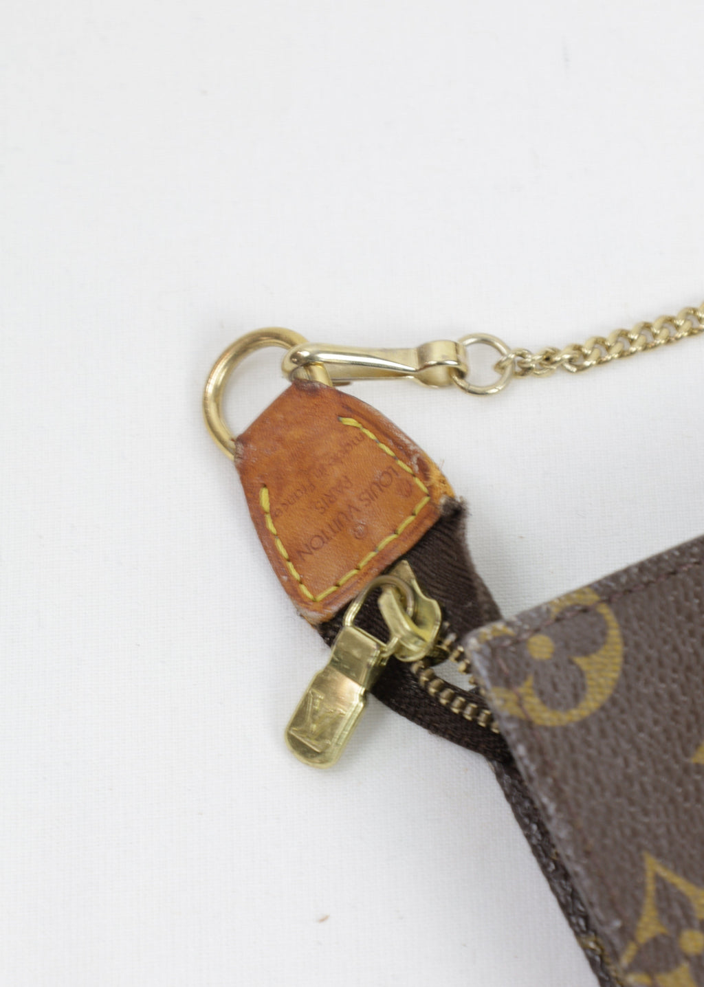 Vintage Louis Vuitton Mini Bucket bag in Monogram canvas - datum code detail portemonnee | Laulau Treasures
