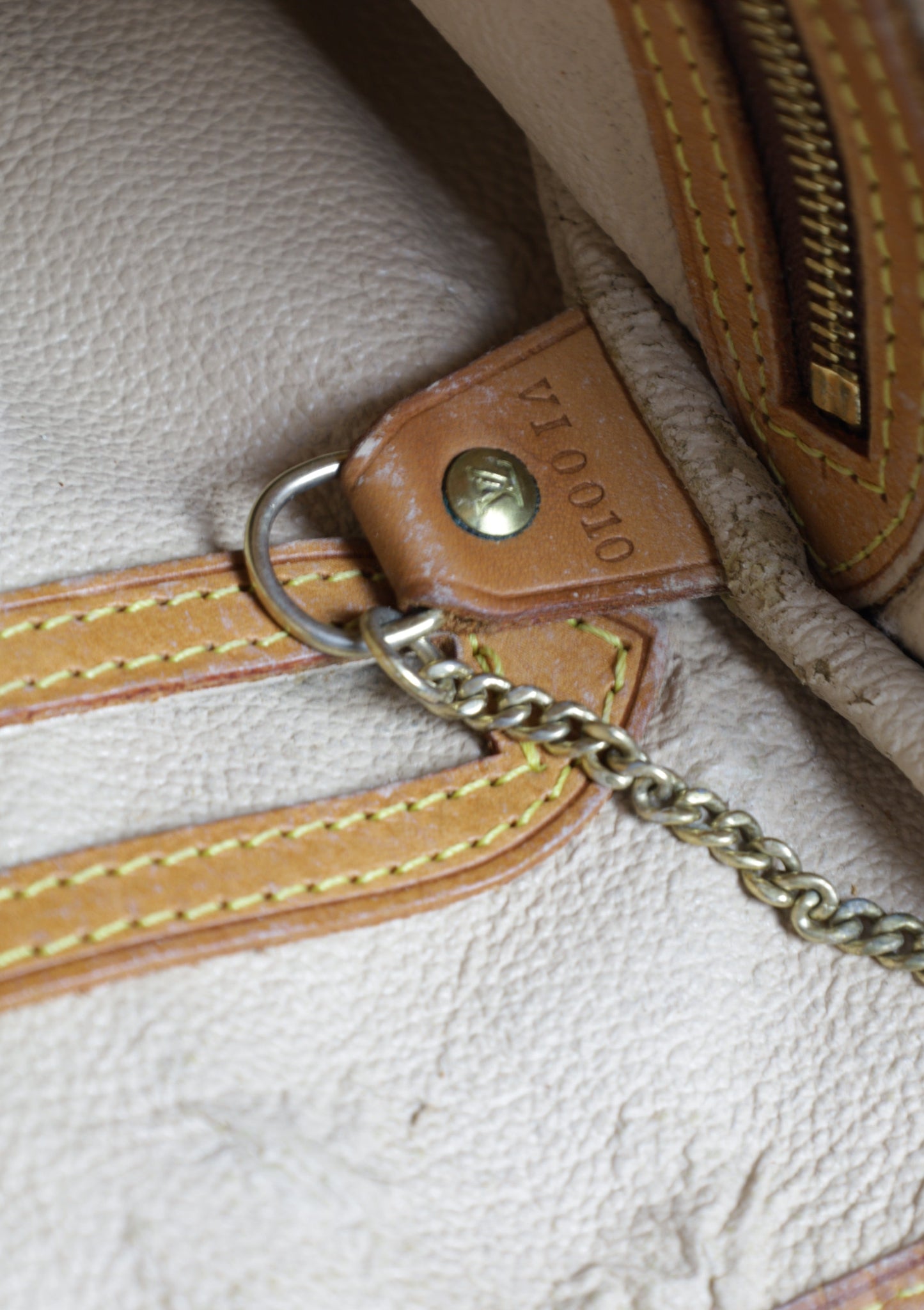 Vintage Louis Vuitton Mini Bucket bag in Monogram canvas - datum code detail in lederen tab | Laulau Treasures