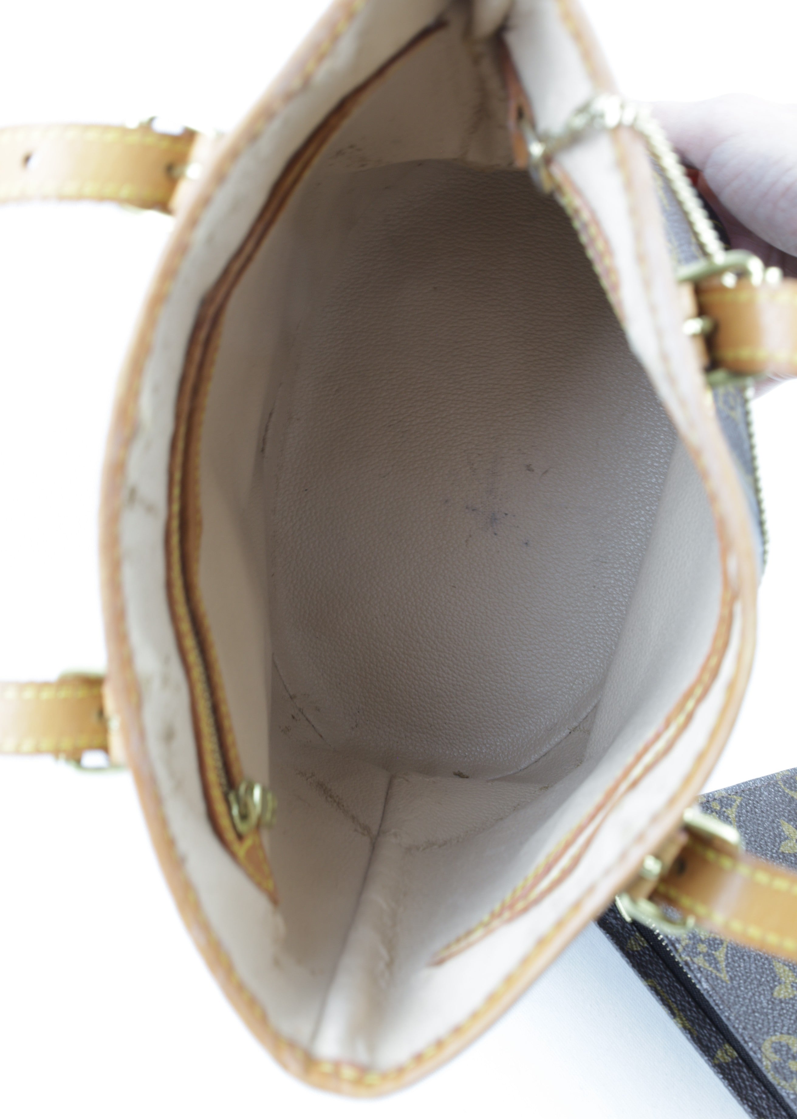 Vintage Louis Vuitton Mini Bucket bag in Monogram canvas - binnenkant | Laulau Treasures