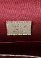 Vintage Louis Vuitton Cluny BB met strap - detail logo binnenkant - Laulau Treasures