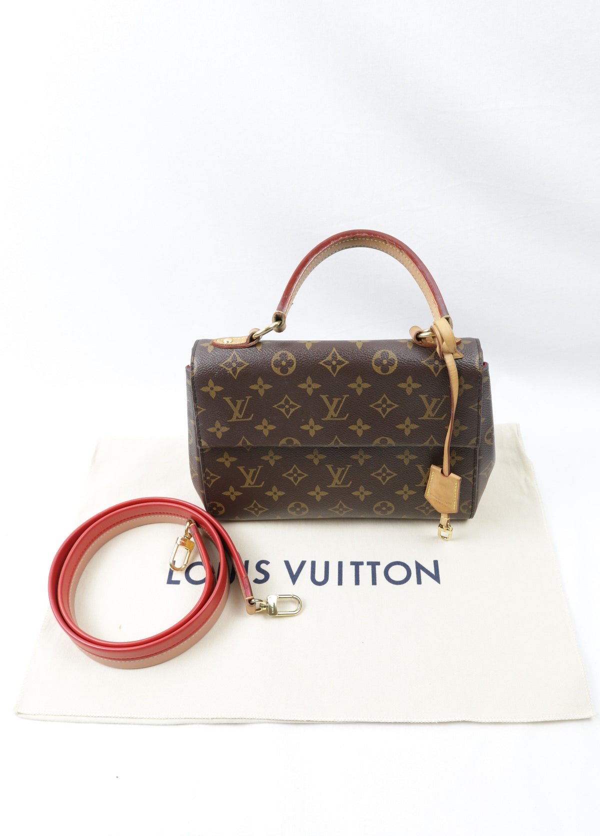 Vintage Louis Vuitton Cluny BB met strap - totaalbeeld van Cluny BB met strap en dustbag - Laulau Treasures